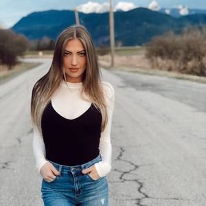 Meet your Posher, Andrea